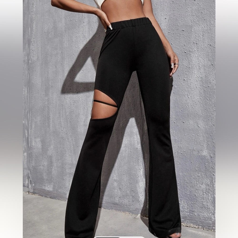 3/$15 NWOT cut out stretch pant